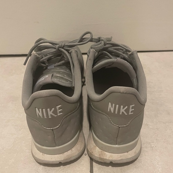 Nike grey/silver sneakers - Picture 3 of 4